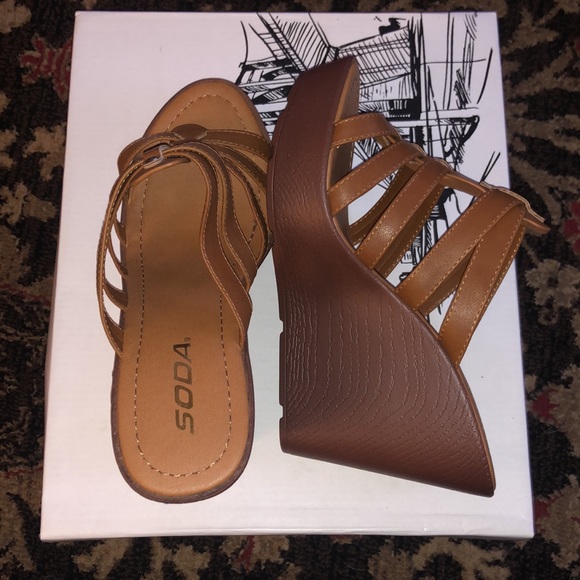 Brown wedge sandals - Picture 2 of 4
